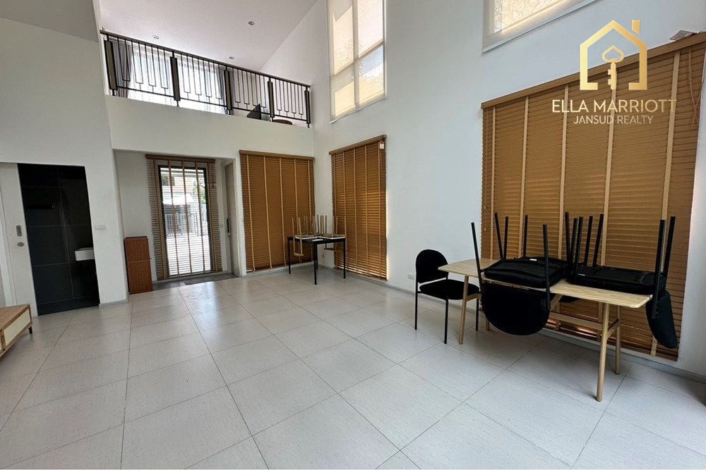 Hot Price 55K | Estara Haven Pattanakarn | 3.5-Storey 3BR | Pets OK 3
