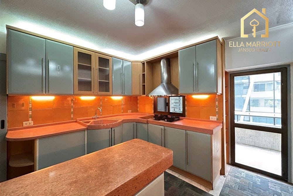 2-Bedroom Condo in Heart of Bangkok 14