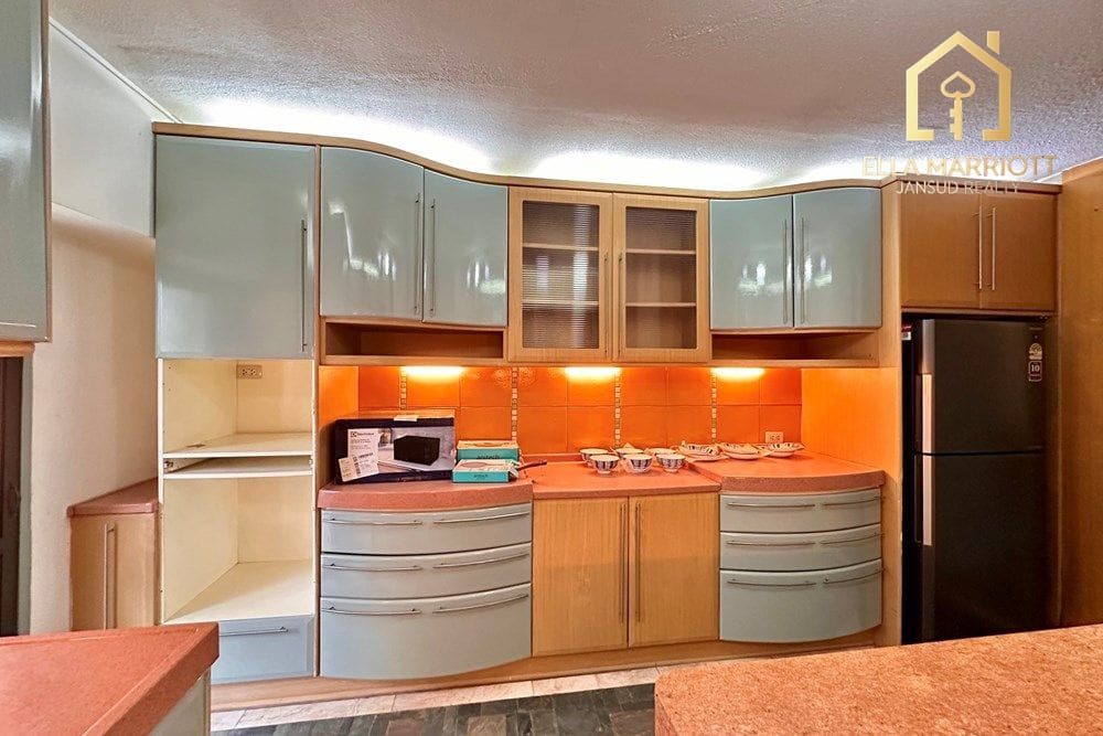 2-Bedroom Condo in Heart of Bangkok 15