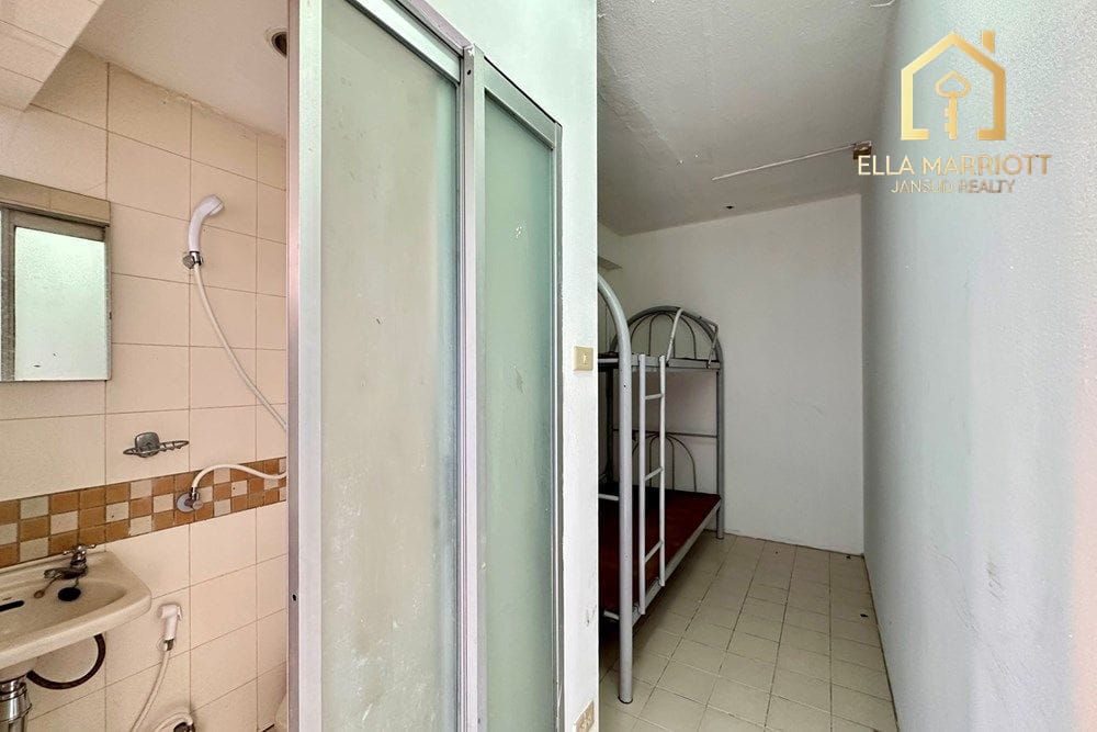 2-Bedroom Condo in Heart of Bangkok 17