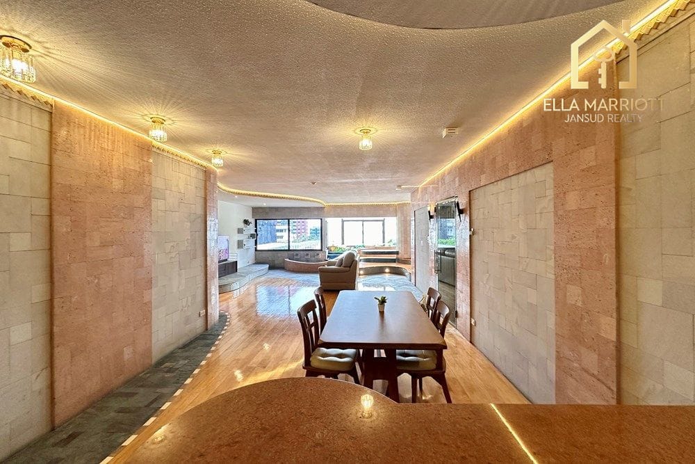 2-Bedroom Condo in Heart of Bangkok 19