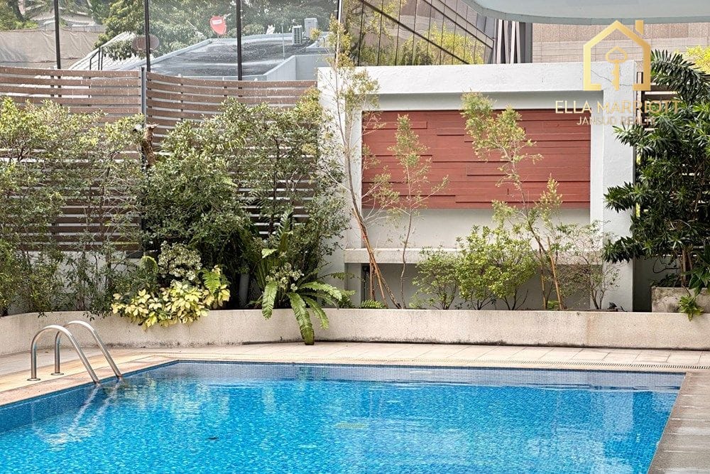 2-Bedroom Condo in Heart of Bangkok 24