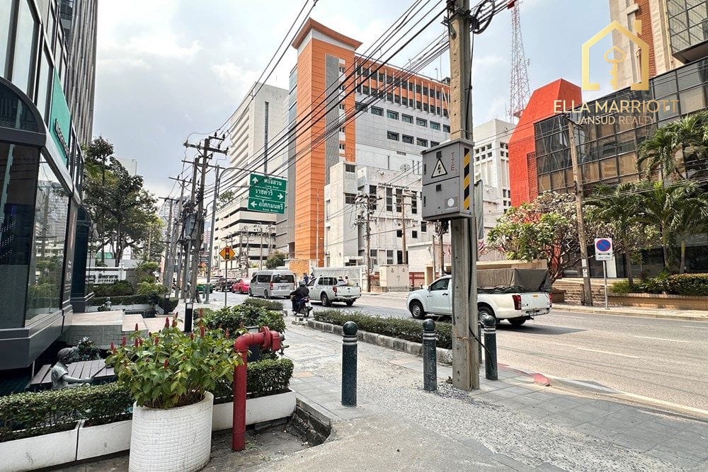 2-Bedroom Condo in Heart of Bangkok 26
