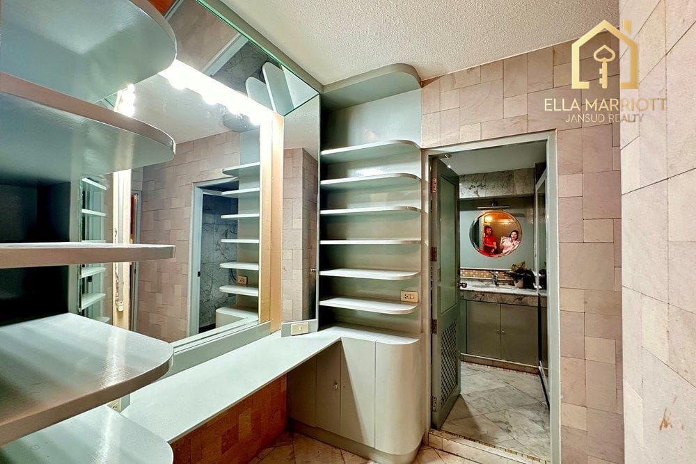 2-Bedroom Condo in Heart of Bangkok 9