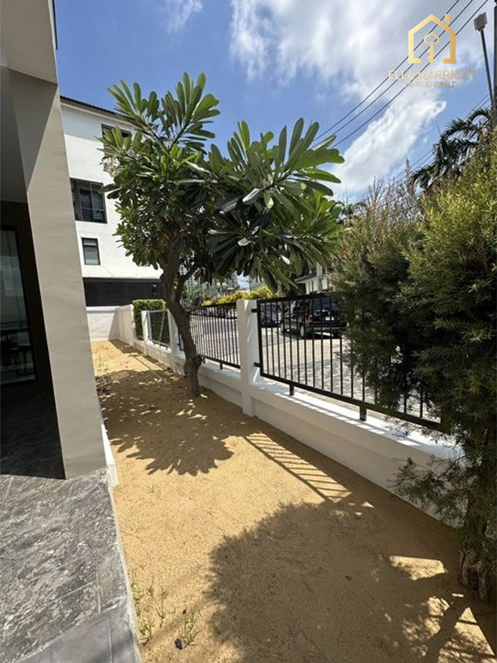 Rent 75K | Bless Town Sukhumvit 50 | 300sqm 3BR | Pets OK 2