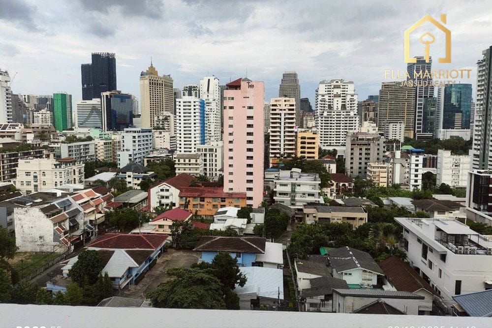 3-Bedroom Apartment for Rent at Sukhumvit 4 - 250sqm, Pet-Friendly 3