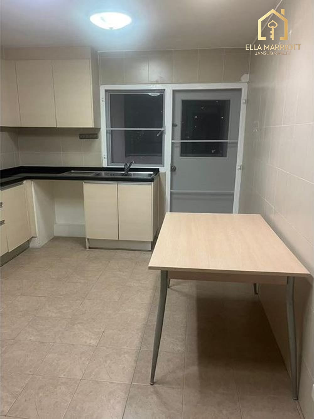 3-Bedroom Apartment for Rent at Sukhumvit 4 - 250sqm, Pet-Friendly 6
