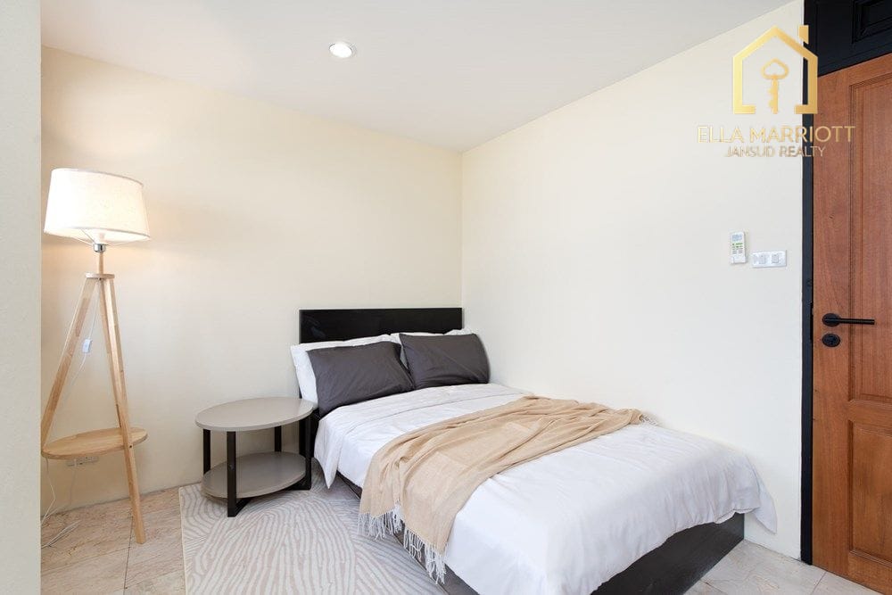 3-Bedroom Condo at Ruamjai Heights Sukhumvit 15 - 150sqm on 15th Floor 11