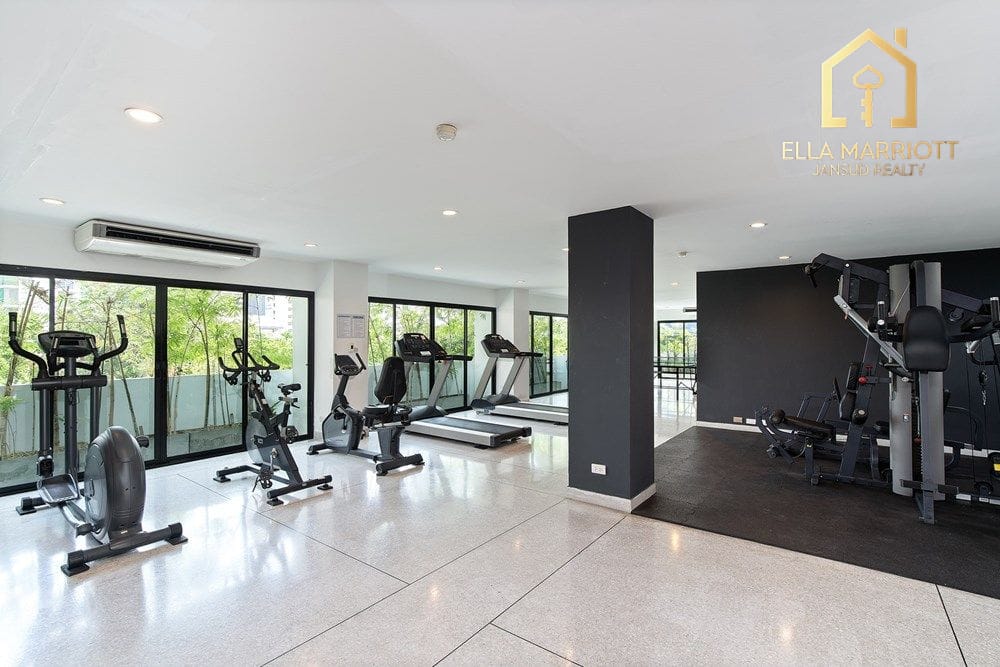 3-Bedroom Condo at Ruamjai Heights Sukhumvit 15 - 150sqm on 15th Floor 16