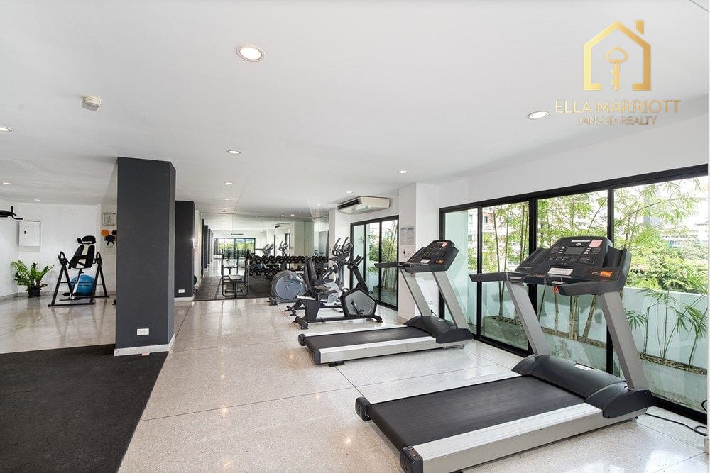 3-Bedroom Condo at Ruamjai Heights Sukhumvit 15 - 150sqm on 15th Floor 17