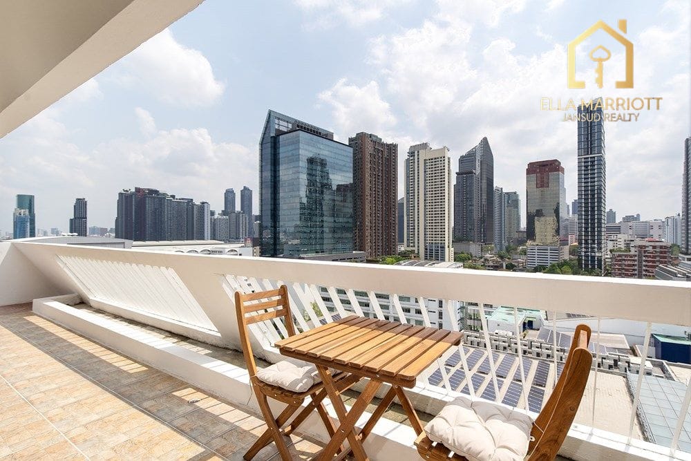 3-Bedroom Condo at Ruamjai Heights Sukhumvit 15 - 150sqm on 15th Floor 2
