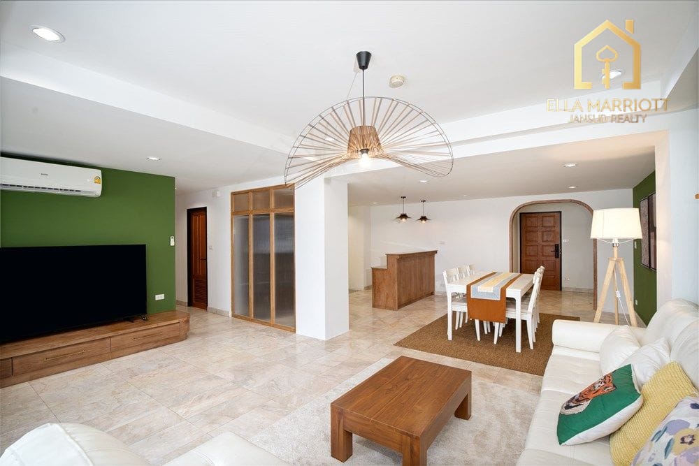 3-Bedroom Condo at Ruamjai Heights Sukhumvit 15 - 150sqm on 15th Floor 3