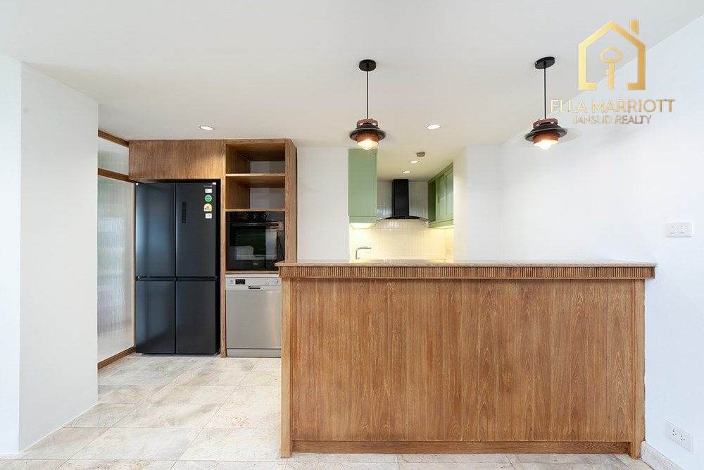 3-Bedroom Condo at Ruamjai Heights Sukhumvit 15 - 150sqm on 15th Floor 4