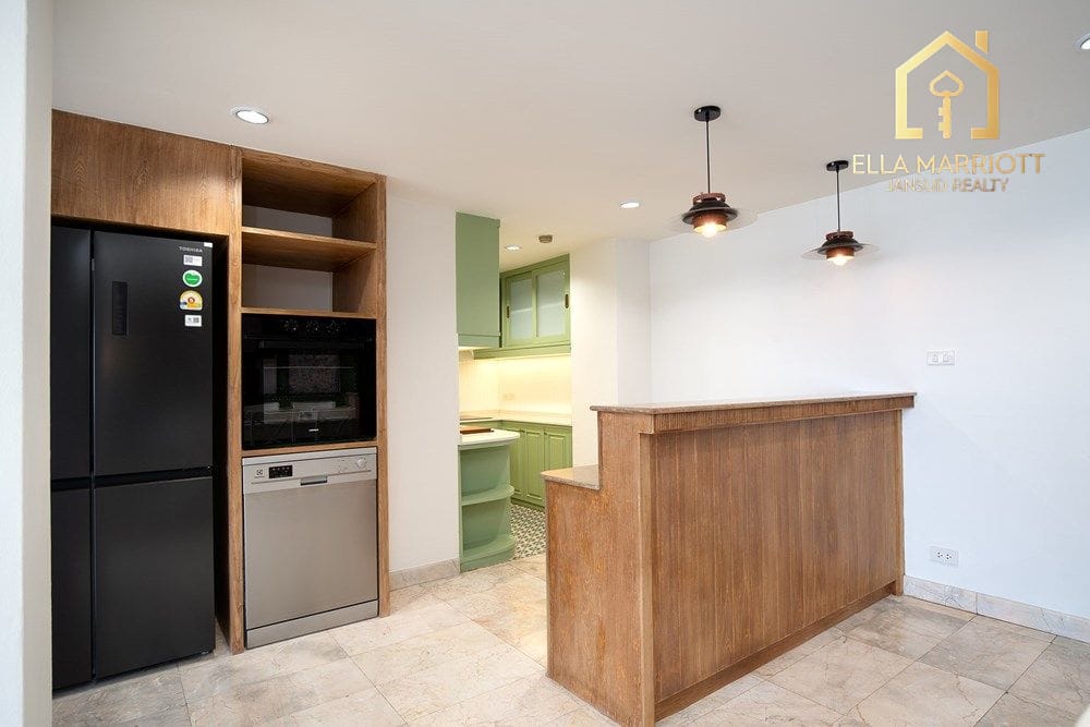 3-Bedroom Condo at Ruamjai Heights Sukhumvit 15 - 150sqm on 15th Floor 5