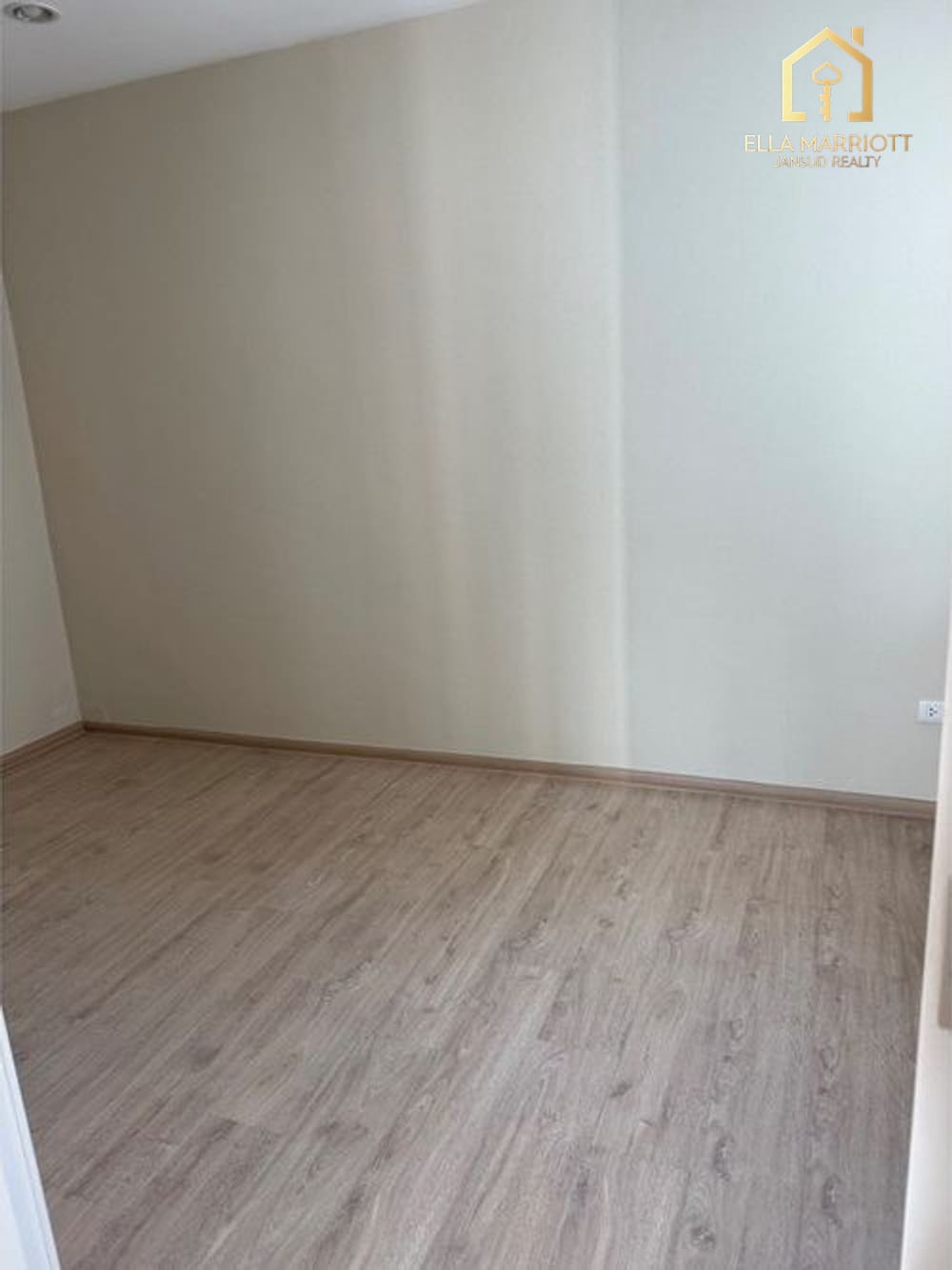 Rent 45K | Estara Haven Pattanakarn 20 | 3.5-Story Corner Townhome 11