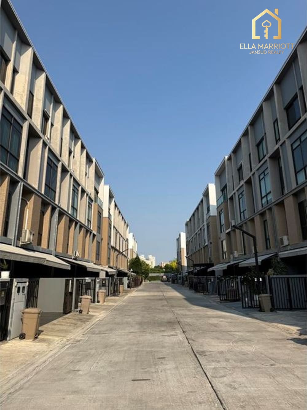 Rent 45K | Estara Haven Pattanakarn 20 | 3.5-Story Corner Townhome 16