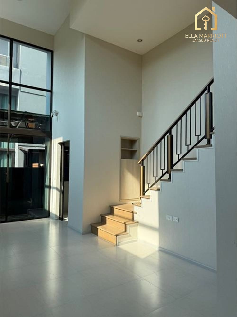 Rent 45K | Estara Haven Pattanakarn 20 | 3.5-Story Corner Townhome 6