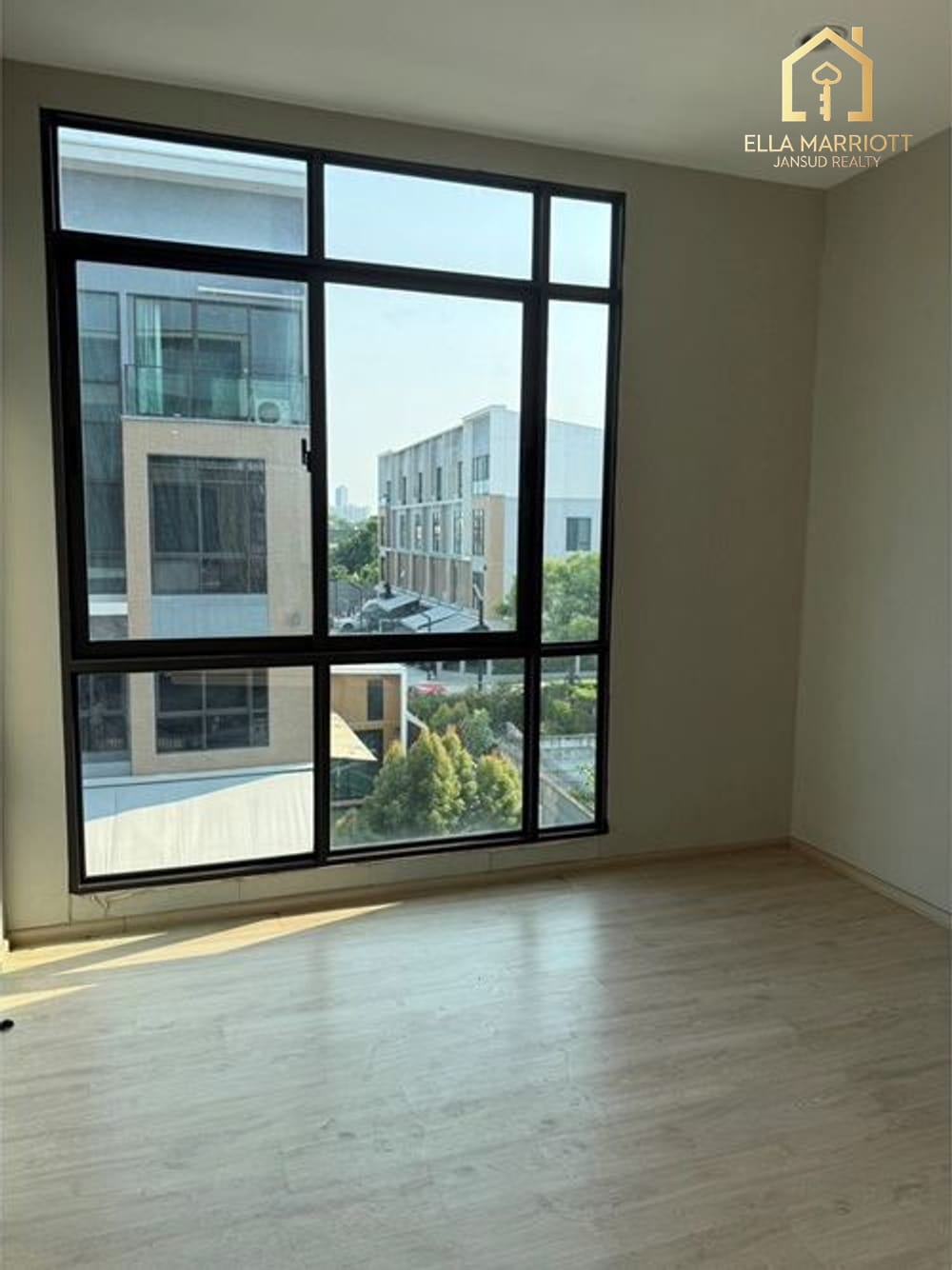 Rent 45K | Estara Haven Pattanakarn 20 | 3.5-Story Corner Townhome 9