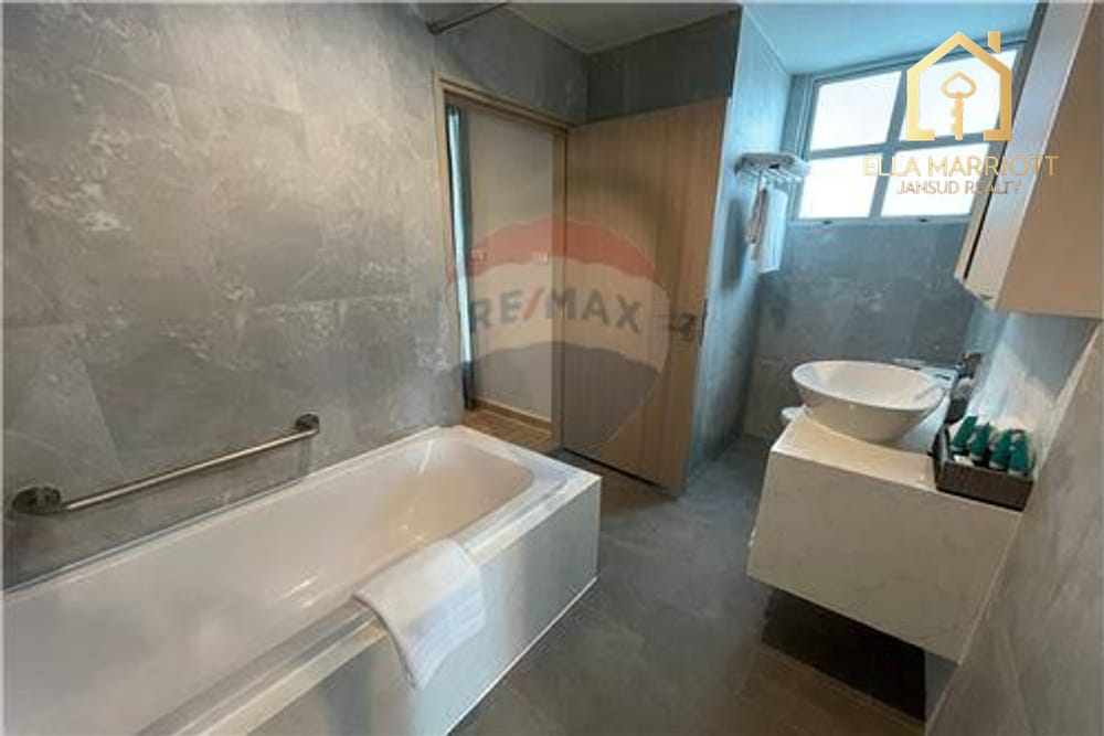 2-Bedroom Lake View Condo for Rent near Sukhumvit 16 BTS Asoke 5