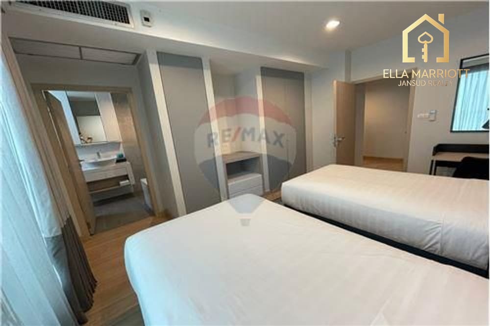 2-Bedroom Lake View Condo for Rent near Sukhumvit 16 BTS Asoke 7