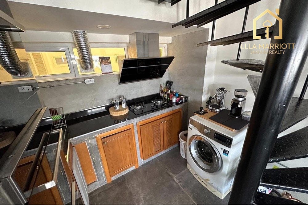 2-Bedroom Condo at Thonglor Soi 18 - 100sqm Duplex 6