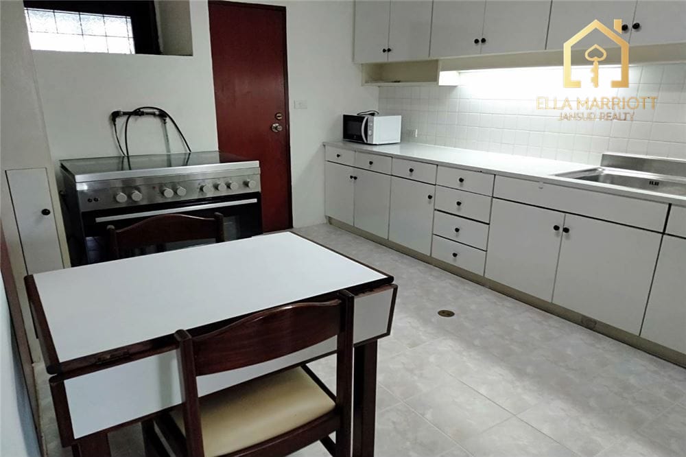 PET FRIENDLY Low rise Apartment 2 Beds For Rent BTS Promphong 3