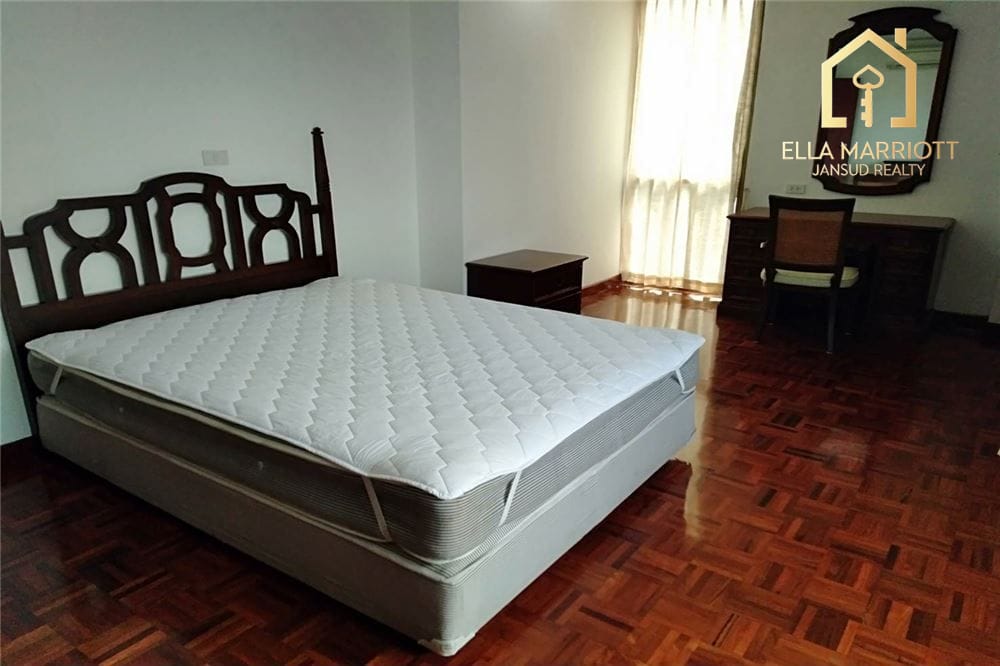 PET FRIENDLY Low rise Apartment 2 Beds For Rent BTS Promphong 5