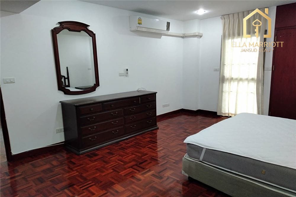 PET FRIENDLY Low rise Apartment 2 Beds For Rent BTS Promphong 7