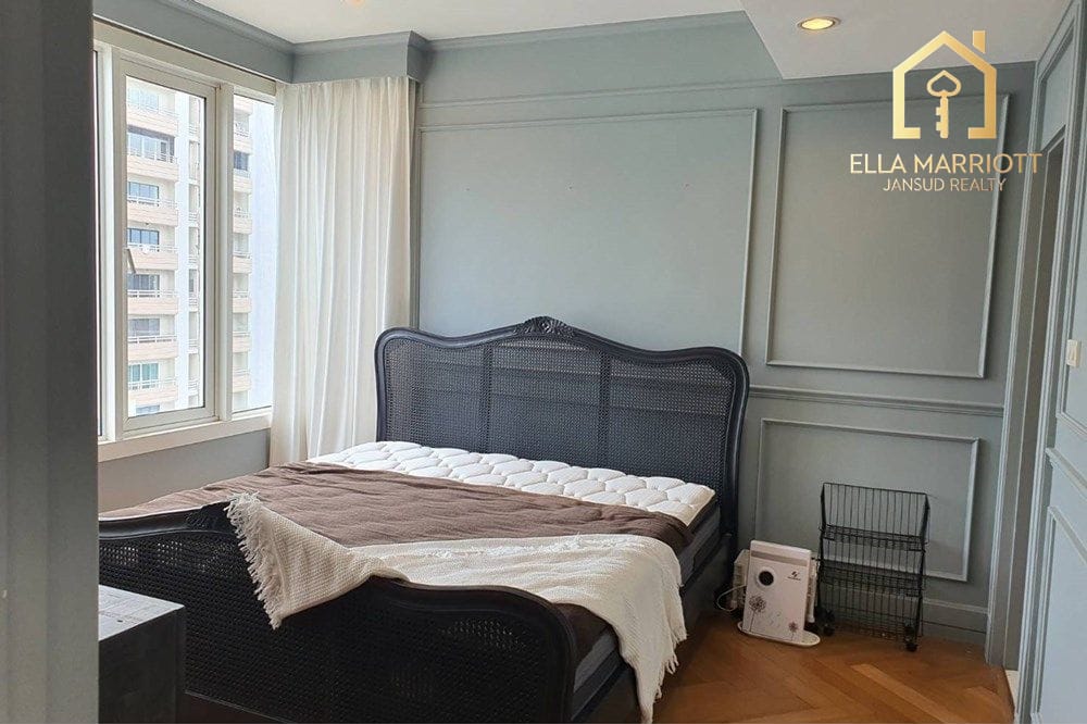 1-Bedroom Condo at Baan Siri 24, Sukhumvit 6