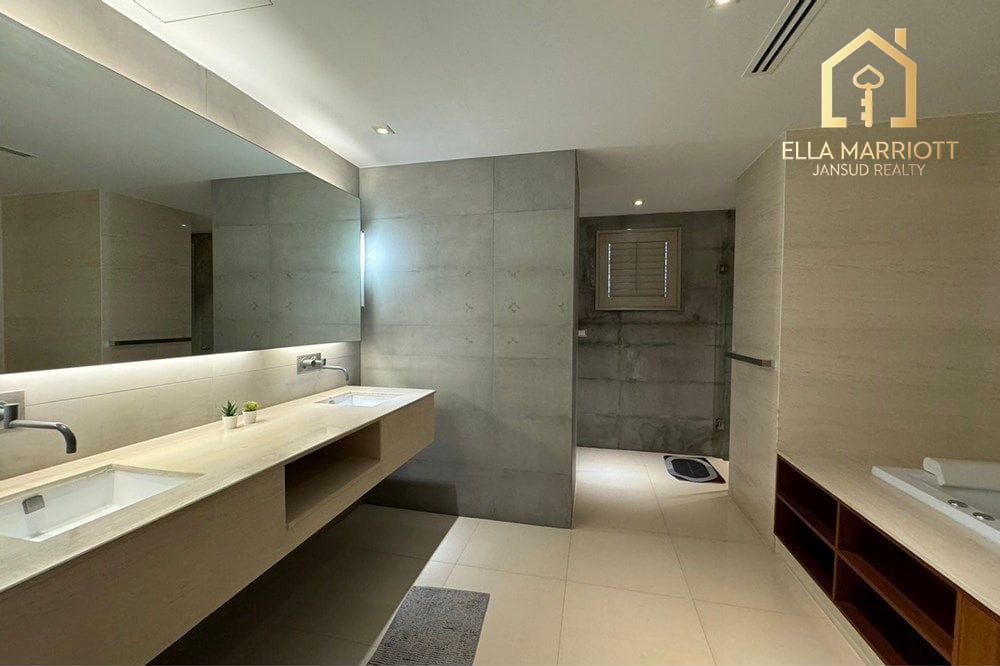 3-Bedroom Condo at The Crest Ruamrudee — 13 min walk to BTS Phloen Chit 10