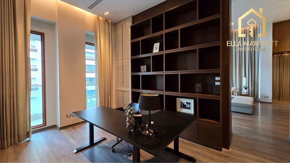 3-Bedroom Condo at The Crest Ruamrudee — 13 min walk to BTS Phloen Chit 3