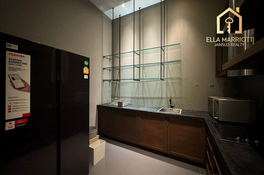 3-Bedroom Condo at The Crest Ruamrudee — 13 min walk to BTS Phloen Chit 5