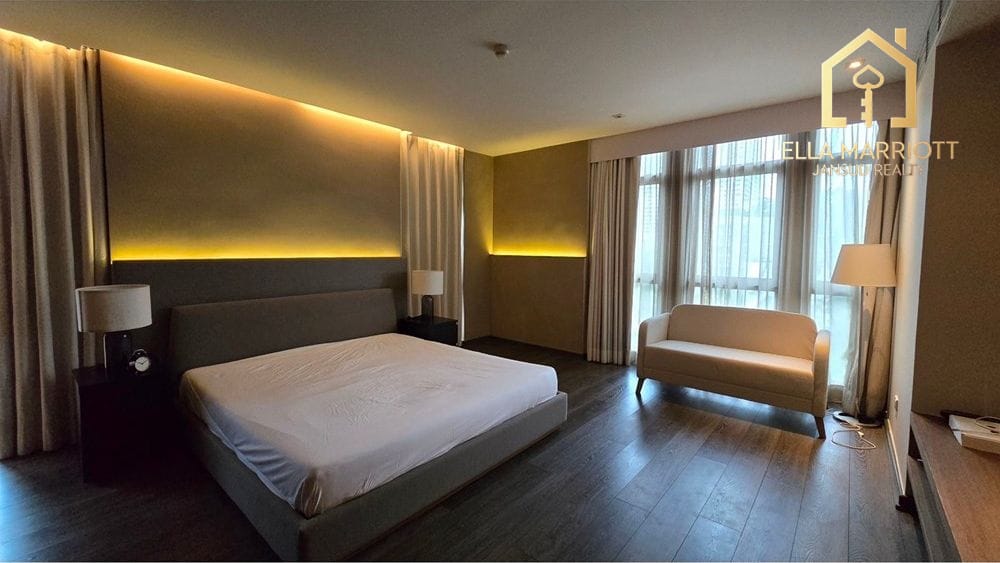 3-Bedroom Condo at The Crest Ruamrudee — 13 min walk to BTS Phloen Chit 8