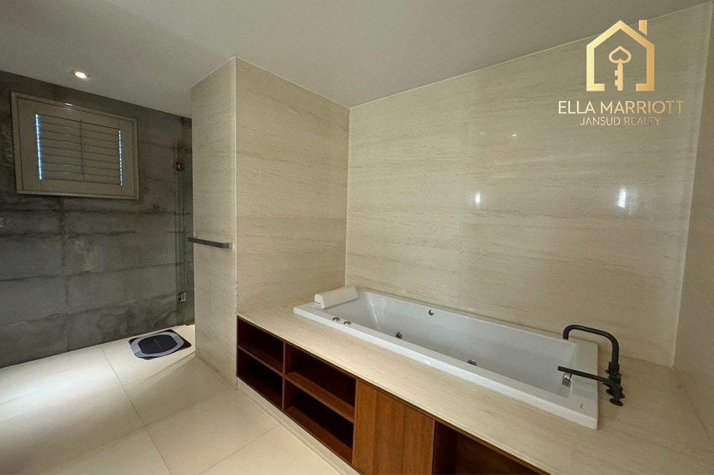 3-Bedroom Condo at The Crest Ruamrudee — 13 min walk to BTS Phloen Chit 9