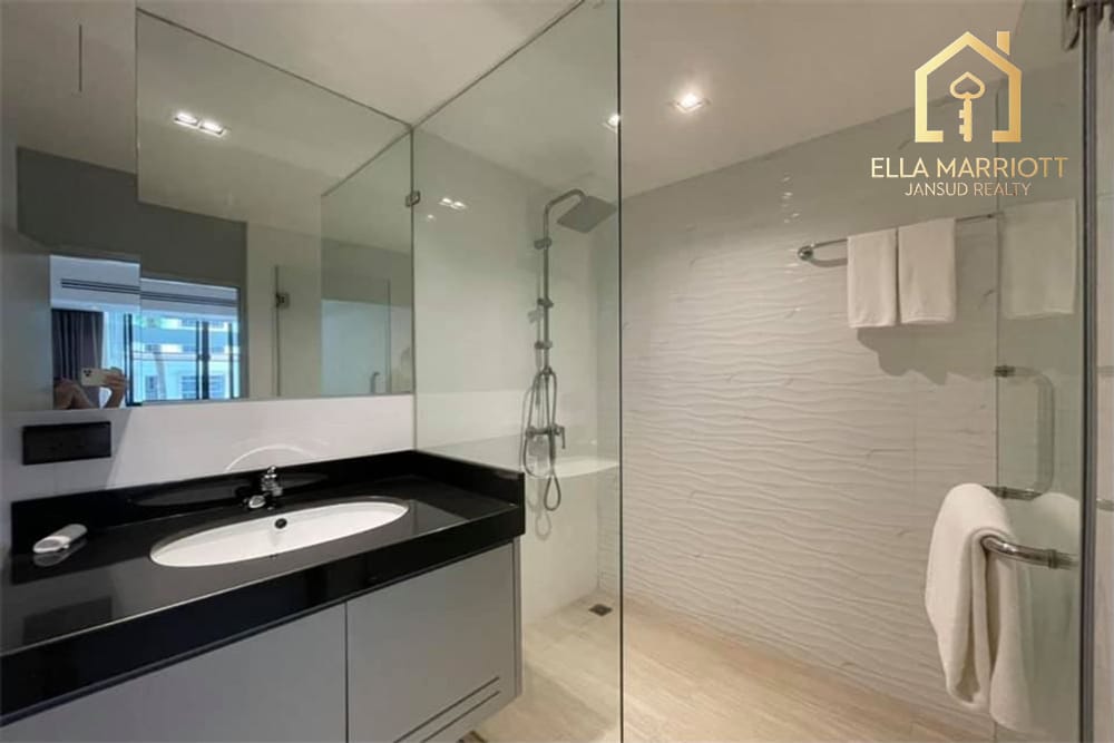 Rent 85K | 2BR | Pet-Friendly | Sukhumvit 19 Near BTS Asoke 8