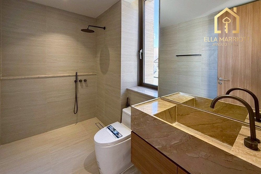 5-Bedroom Townhouse for Sale at Smart Home Office near Ekkamai 13