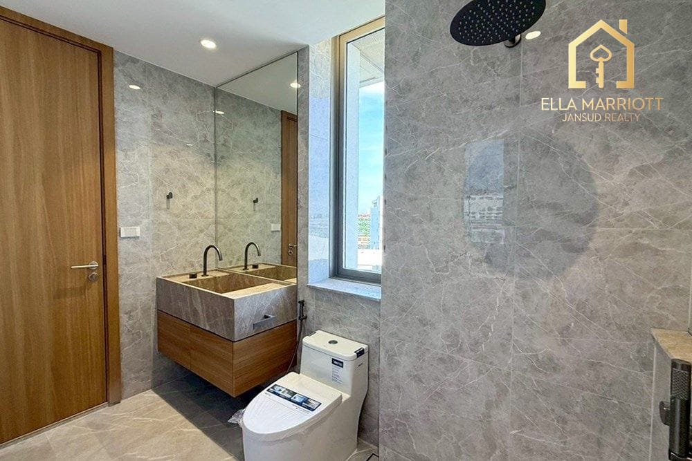 5-Bedroom Townhouse for Sale at Smart Home Office near Ekkamai 17