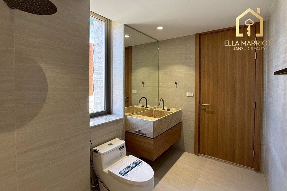 5-Bedroom Townhouse for Sale at Smart Home Office near Ekkamai 19