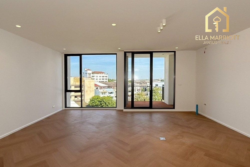 5-Bedroom Townhouse for Sale at Smart Home Office near Ekkamai 23