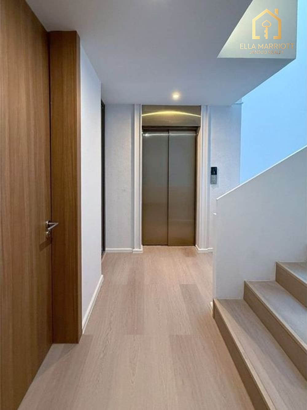 5-Bedroom Townhouse for Sale at Smart Home Office near Ekkamai 4