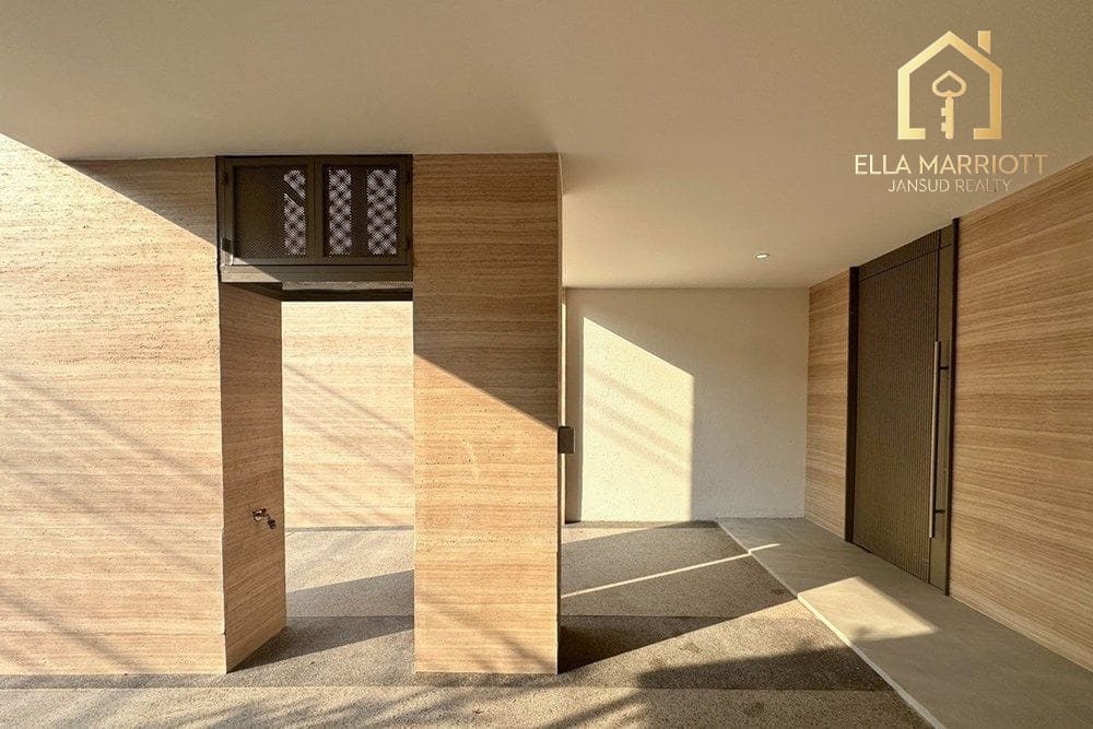 5-Bedroom Townhouse for Sale at Smart Home Office near Ekkamai 6