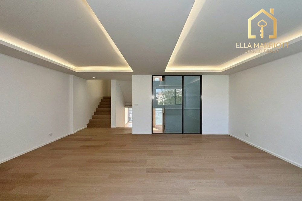 5-Bedroom Townhouse for Rent 220K | 547sqm Smart Home Office | Near Ekkamai 11