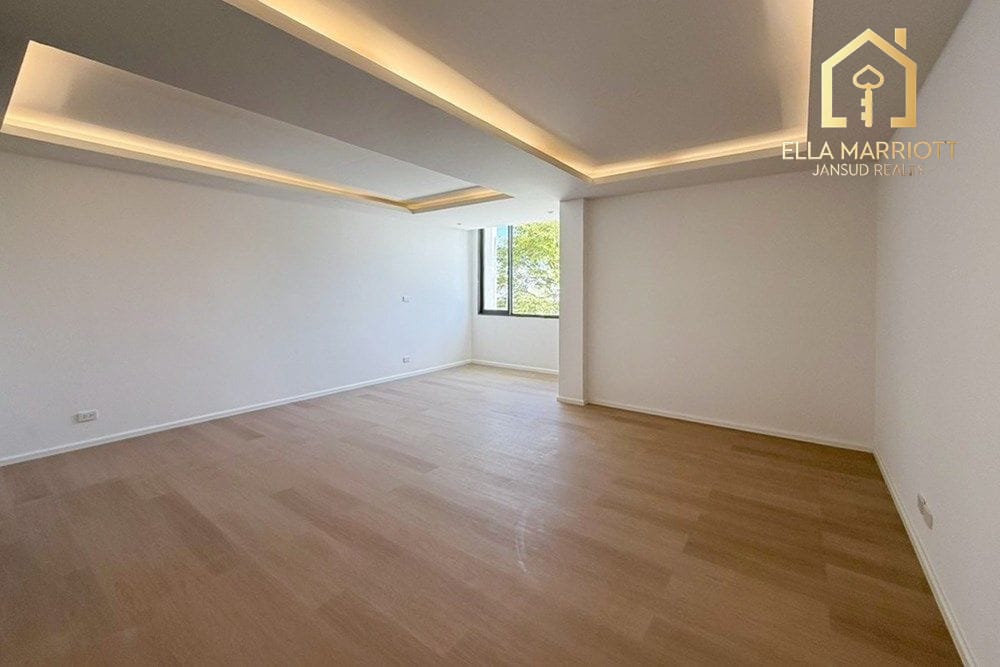 5-Bedroom Townhouse for Rent 220K | 547sqm Smart Home Office | Near Ekkamai 17
