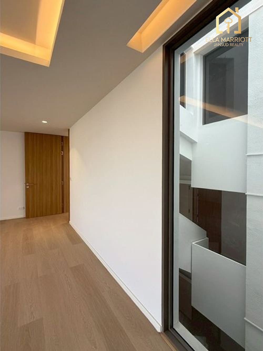 5-Bedroom Townhouse for Rent 220K | 547sqm Smart Home Office | Near Ekkamai 19