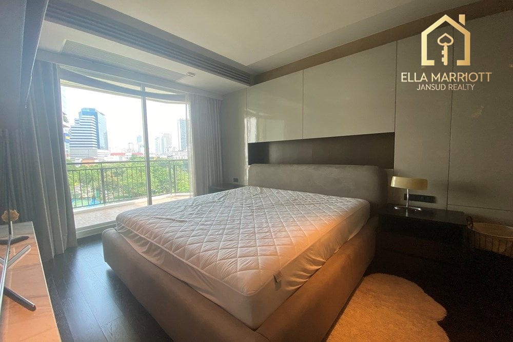 3-Bedroom Condo at The Crest Sukhumvit 24 — 9 min walk to BTS Phrom Phong 10