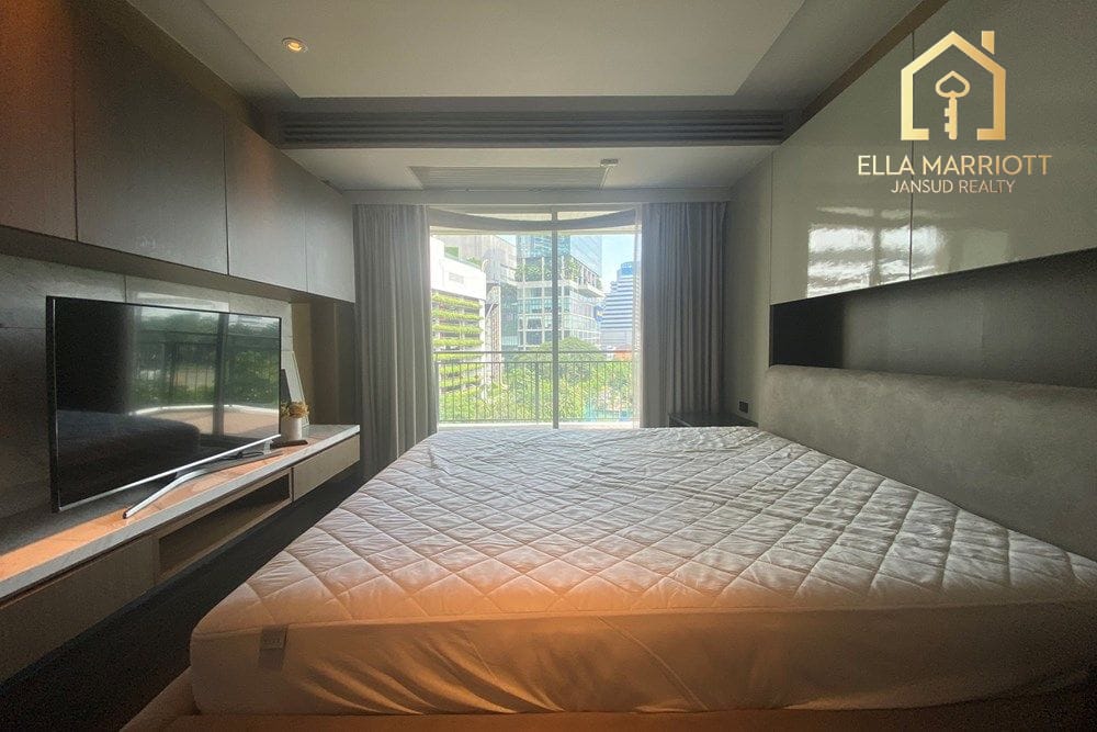 3-Bedroom Condo at The Crest Sukhumvit 24 — 9 min walk to BTS Phrom Phong 11