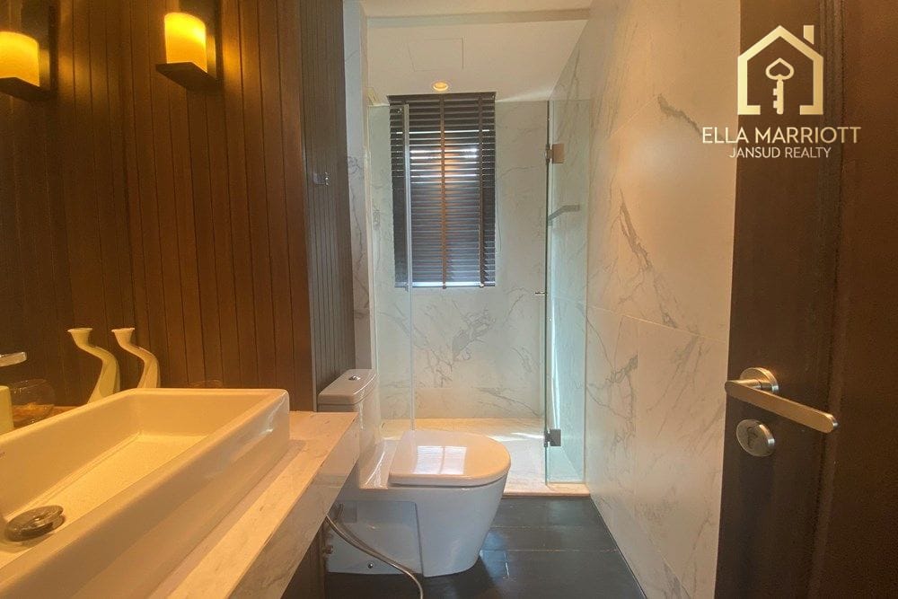 3-Bedroom Condo at The Crest Sukhumvit 24 — 9 min walk to BTS Phrom Phong 12