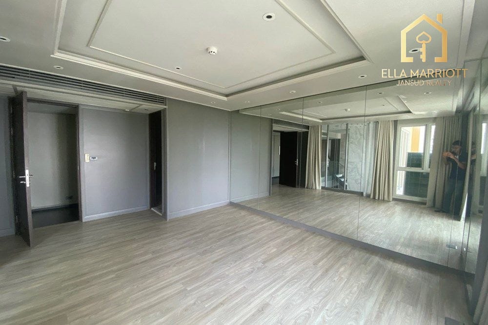 3-Bedroom Condo at The Crest Sukhumvit 24 — 9 min walk to BTS Phrom Phong 22