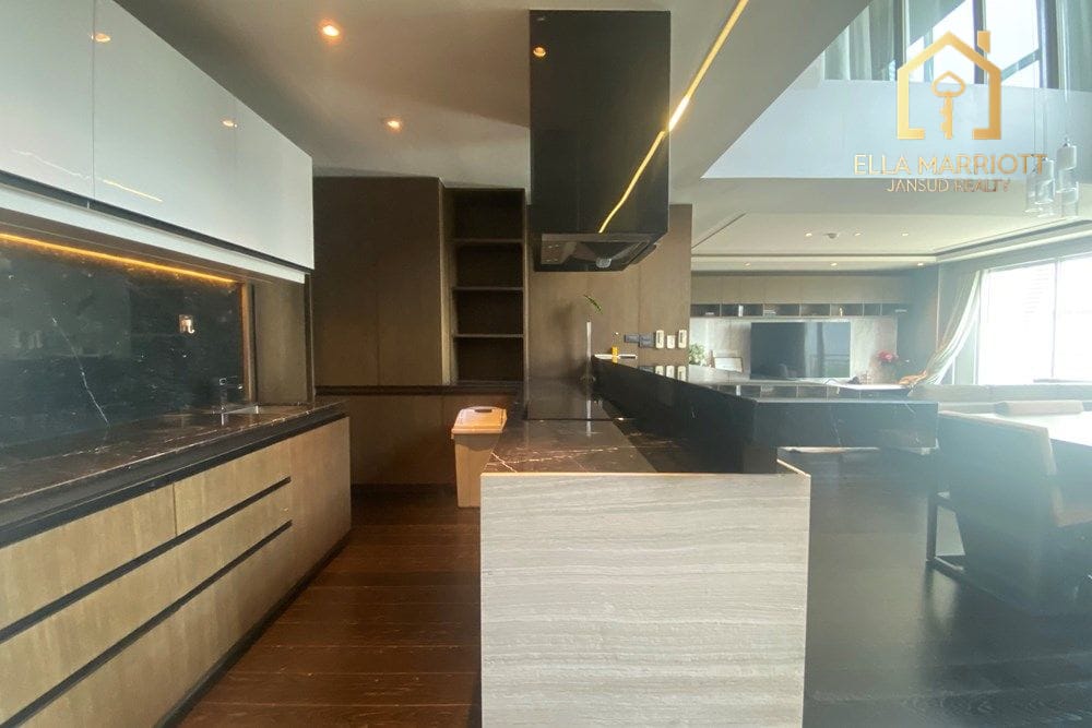 3-Bedroom Condo at The Crest Sukhumvit 24 — 9 min walk to BTS Phrom Phong 6