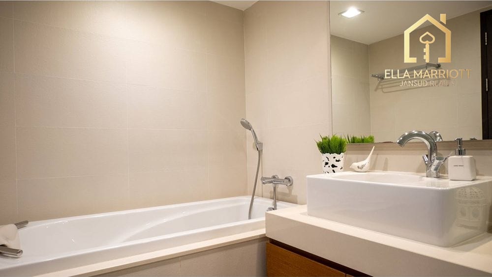 2-Bedroom Condo at Rent 78K in Sukhumvit 19 — 450m to BTS Asoke 11